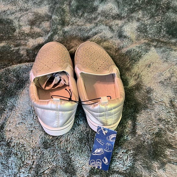 Silver with flower patten slip on girls shoes size 2 gifted tag on never worn - Picture 3 of 3